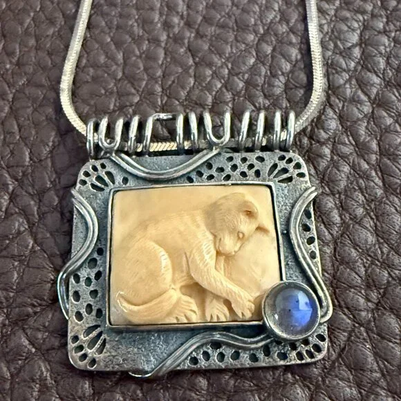 Zealandia Sterling Carved Cat Pendant Necklace Signed Susan Tereba